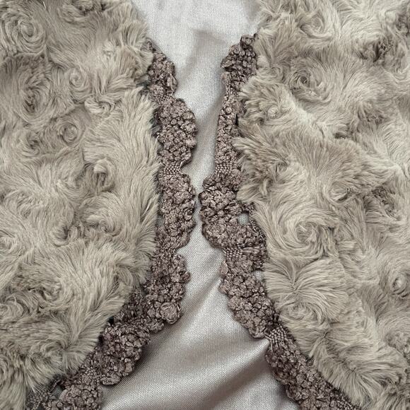 Faux Fur Cropped Bolero Vest Size M Mocha Taupe Rosette Satin Open Boho Fall NWT - Picture 4 of 8